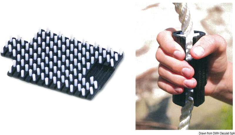 Cleaning brush for pipes and ropes