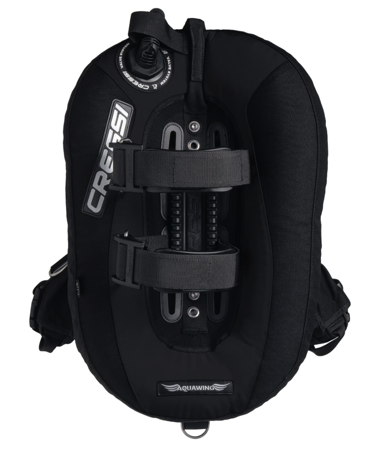 CRESSI AQUAWING PLUS BCD XS-XL 120N - melns ar svaru kabatām