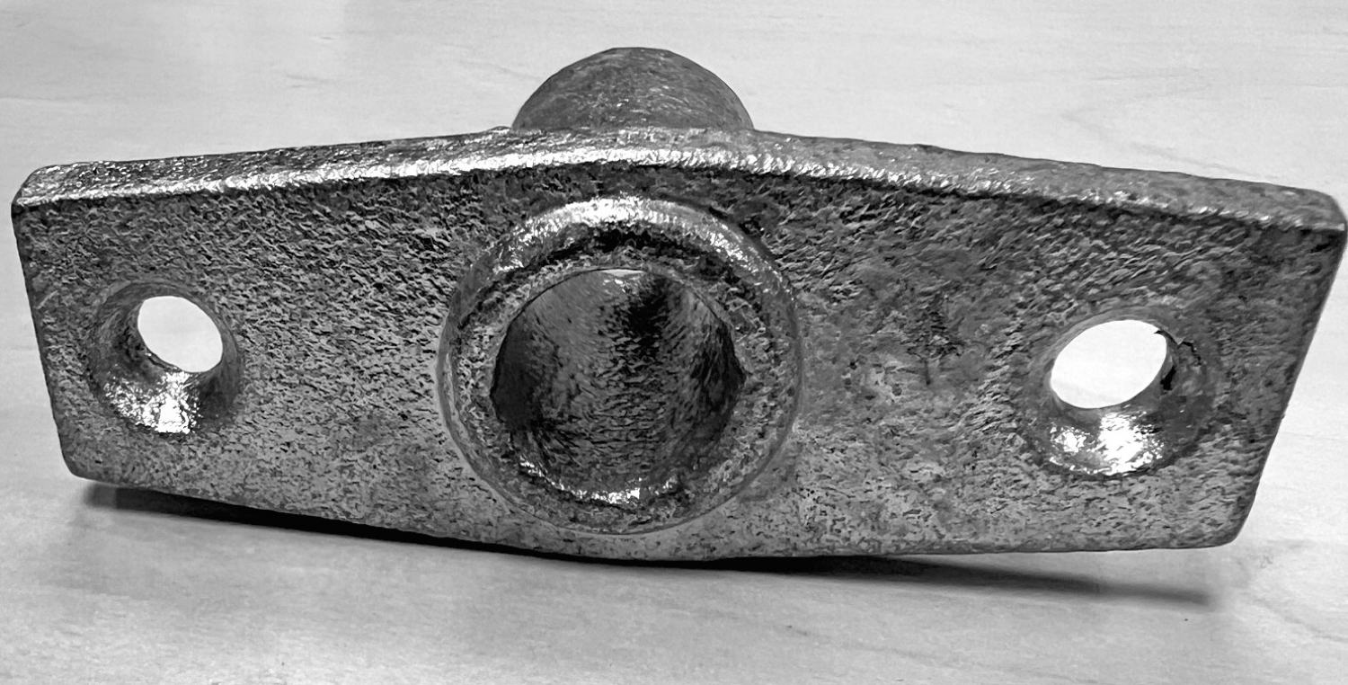 Socket socket 15mm hole - galvanized. Between the holes 65mm