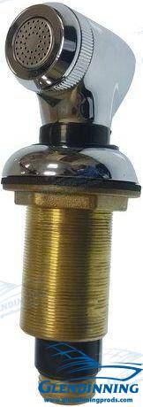 dušas strūklas un caur korpusu